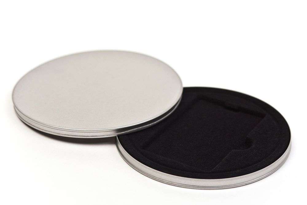 Runde Gutscheinverpackung mit schwarzer Einlage Runde Gutscheinverpackung mit schwarzer Einlage